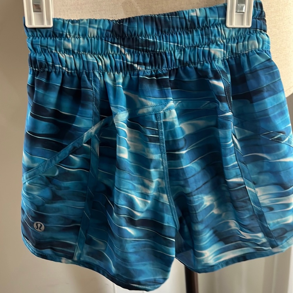 Lululemon Hotty Hot Low-Rise Lined shorts 2.5 shorts
